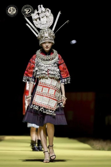 平湖起黔韵！五彩黔艺馆藏闪耀全国民族服饰年会